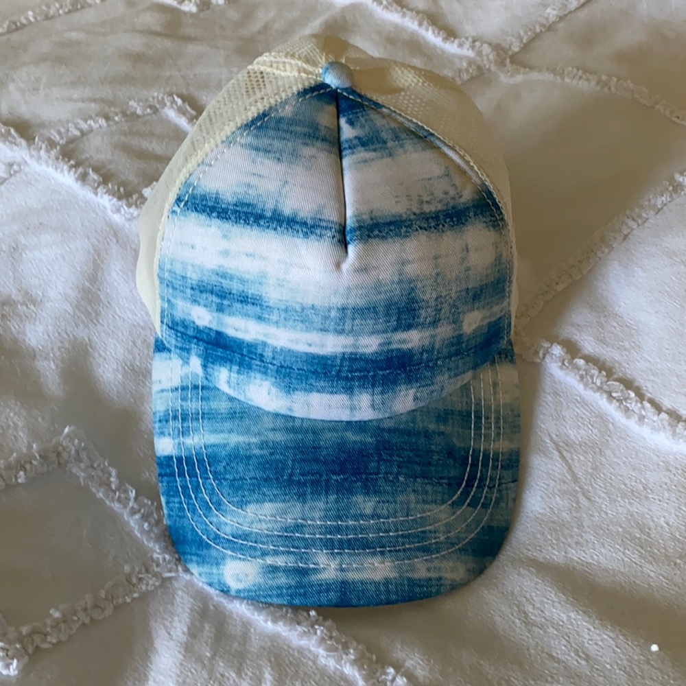Billabong snap back trucker hat.